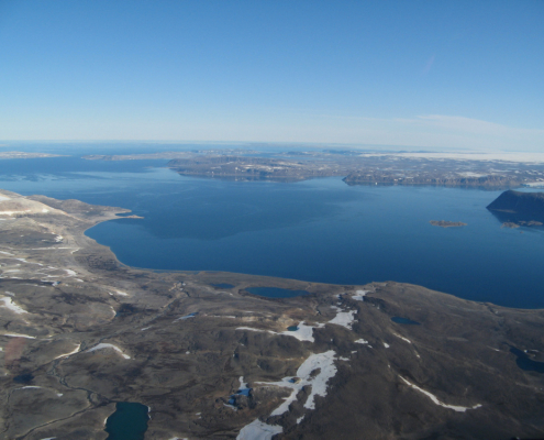 flyfoto av han og land