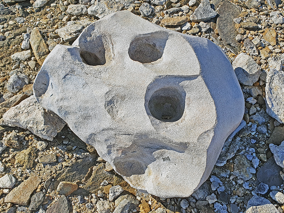 Stein med hulrom